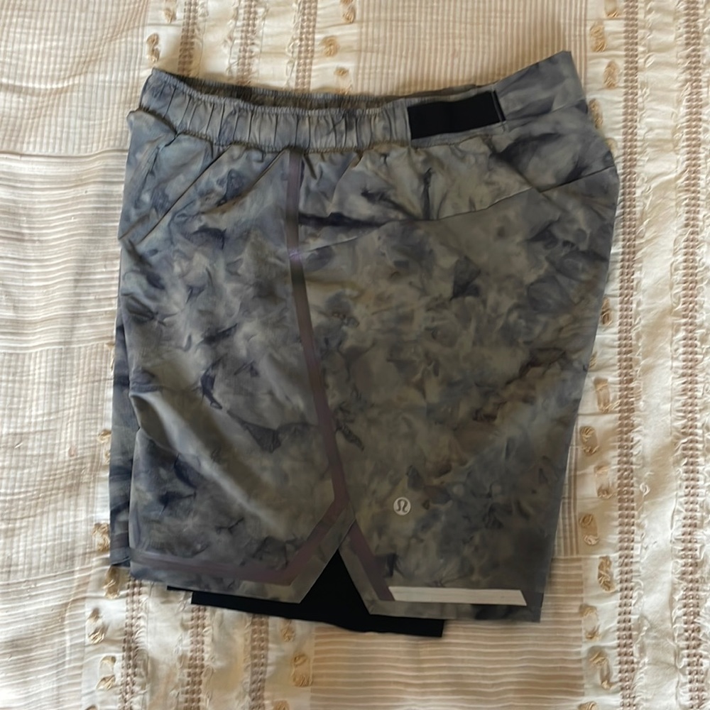 lululemon athletica Gray Patterned running Shorts with liner